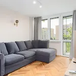 Stachiewicza Homely Apartment By Bookinghost